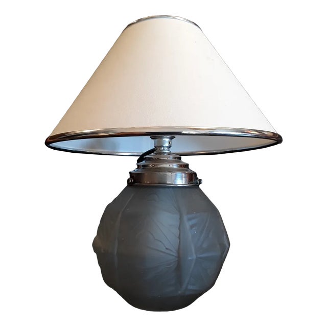 Art Deco French Matted Glass Shade Table Lamp with Chrome Plated Metal Assembly and Cream -Colored Fabric Screen, 1930s For Sale
