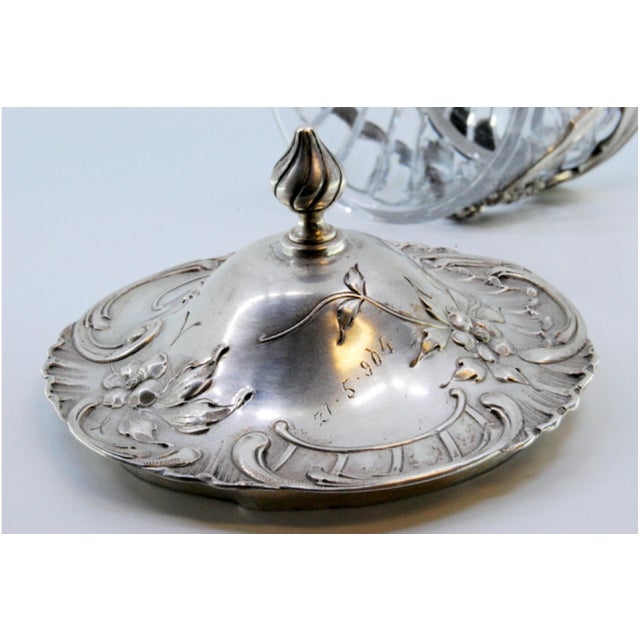 Metal Silver Bonbon Box with a Cut Glass Core and Relief with Flowers and Plant Motifs and Supported by Three Round Feet. For Sale - Image 7 of 10