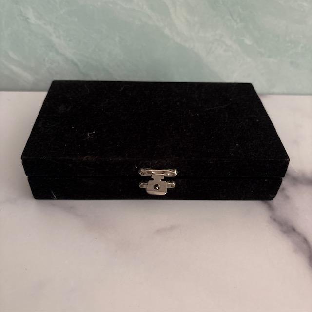 Vintage Mother-of Pearl Square-Shaped Pen Set in Prsentation Box For Sale - Image 4 of 4