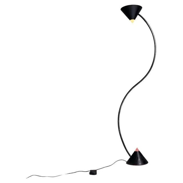 Italian Modern Black Metal and Plastic Yang Floor Lamp attributed to Bieffeplast, 1980s For Sale - Image 11 of 11