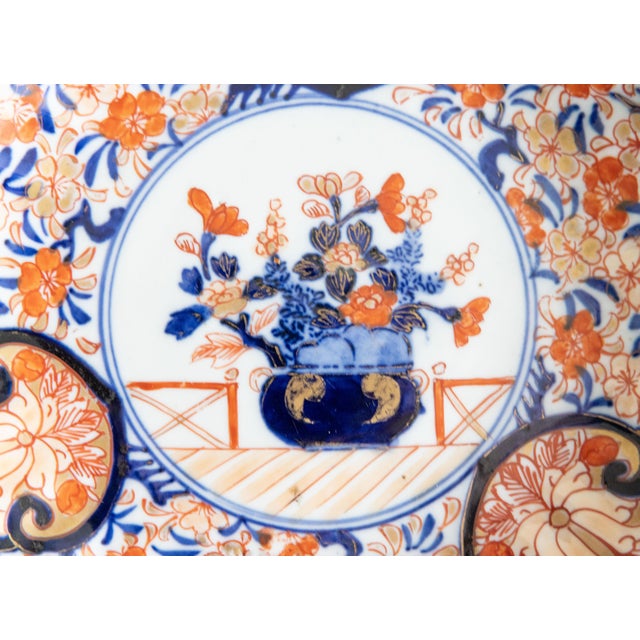 Japanese Antique 19th Century Japanese Scalloped Imari Plate For Sale - Image 3 of 7