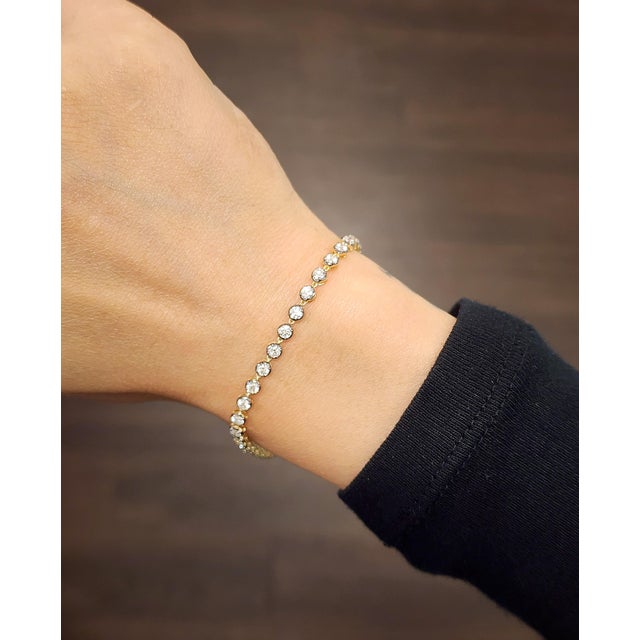 Modern 2.52 Ct Diamond by the Yard Tennis Bracelet For Sale - Image 3 of 8