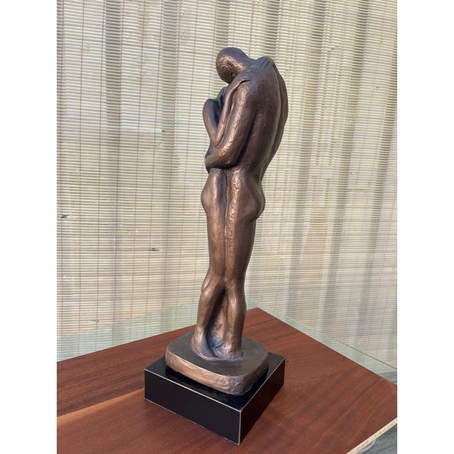 1980s Austin Production "Loving Couple" Brutalist Sculpture Signed by the Artist. For Sale In Miami - Image 6 of 16