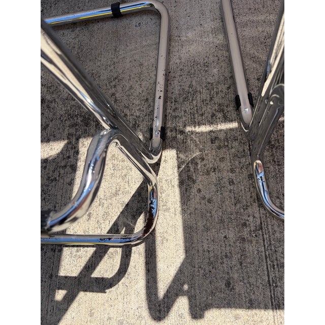 Pair of Vintage Chrome and Black Sling Bar Stools, Bauhaus Style For Sale - Image 4 of 8