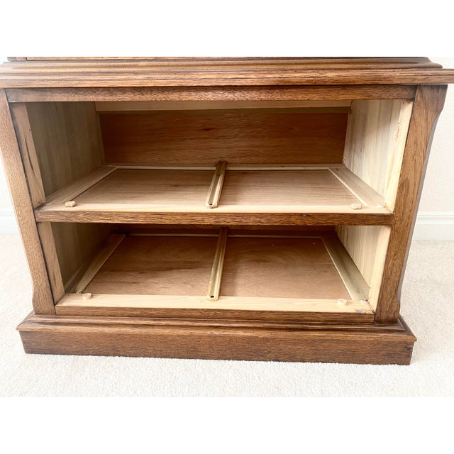 Permacraft Sanford Furniture Curio, Display, Bookcase, Etageres Cabinet Excellent Condition Mid 20th Century Made in Usa For Sale - Image 4 of 14