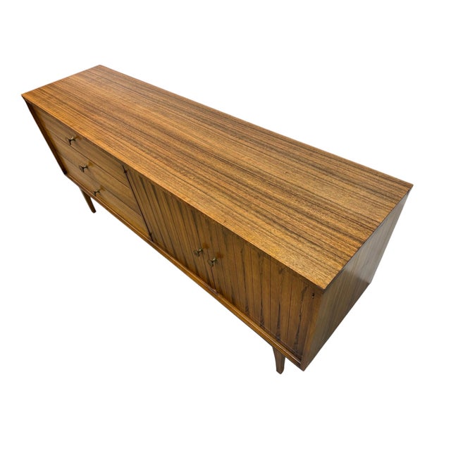 1960s Mid-Century Modern Lane Walnut & Rosewood 7-Drawer Dresser For Sale - Image 5 of 11
