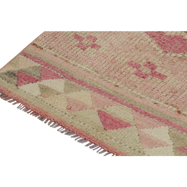 1950s Vintage Tribal Runner in Pink With Medallion Patterns For Sale - Image 5 of 7