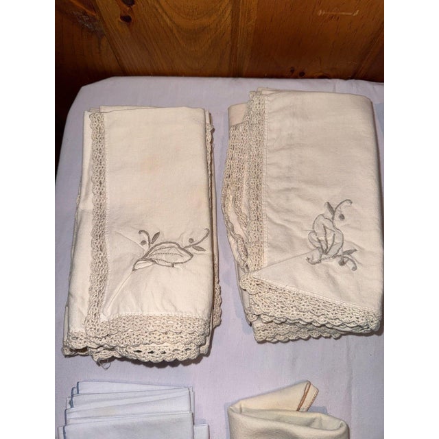 1970s Embroidered Fabric Dinner Napkins (2 Sets of 12 Beige) & 6 White Napkins - 30pcs For Sale - Image 10 of 10