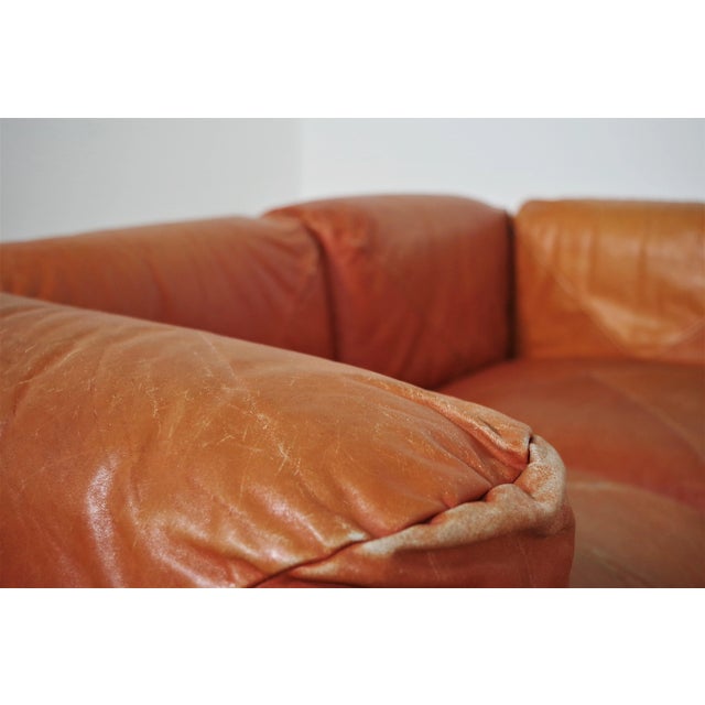 Sofas and Poufs in Orange Leather Marius & Marius by Mario Marenco for Arflex, 1970s, Set of 3 For Sale - Image 13 of 18