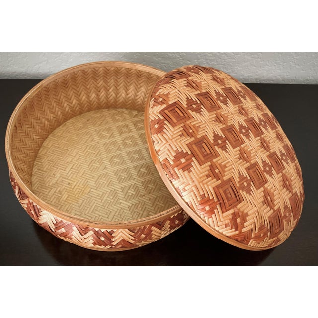 Circa 1970 Nicely-Sized Lidded Round Rattan Sewing / Whatnot Basket Box For Sale - Image 10 of 17