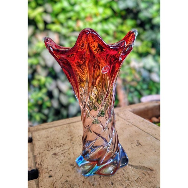 Murano glass vase, with brand. Tones of red, orange, blue and transparent. Reminiscent of a drop that touches a surface...