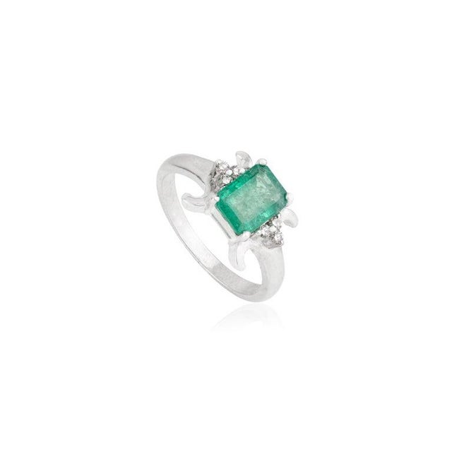 Metal Vintage Style Emerald Diamond Cocktail Ring - Size 6.5 For Sale - Image 7 of 12
