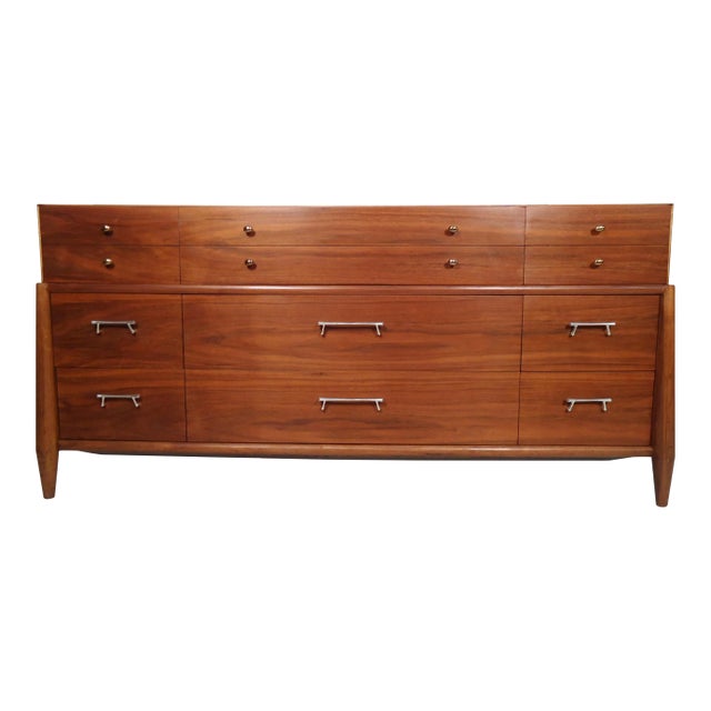 1960s Mid-Century Modern Nine Drawer Dresser For Sale