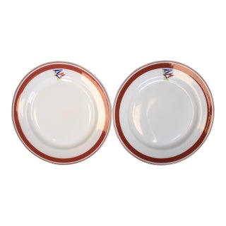 Pair of Chicago Yacht Club 9"d Mayer China Luncheon Plates W/ Cyc Burgee For Sale