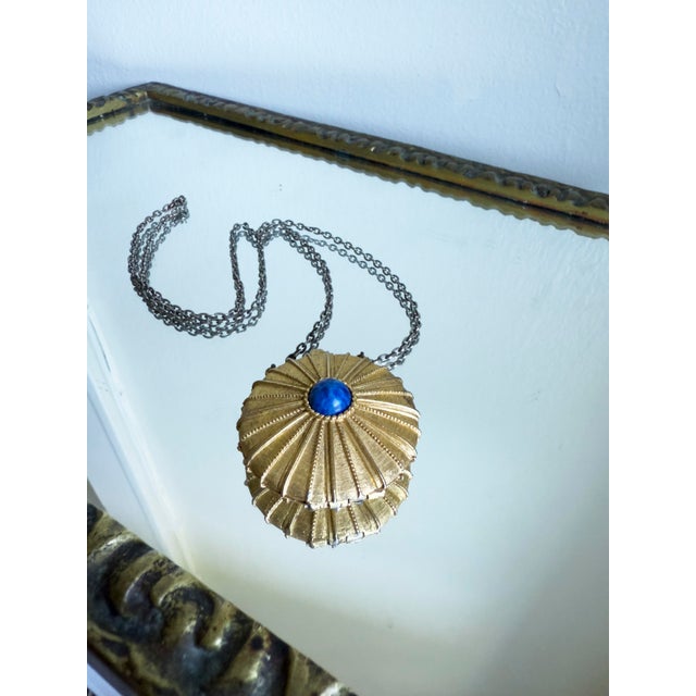 Metal 1970s Hollywood Regency Estée Lauder Empire Solid Perfume Pendant Necklace For Sale - Image 7 of 16
