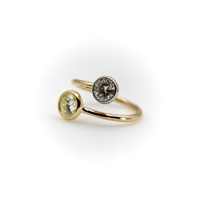 Metal 1990s Contemporary 18k Gold and Platinum Bezel Set Toi Et Moi Ring, Size 6 For Sale - Image 7 of 11