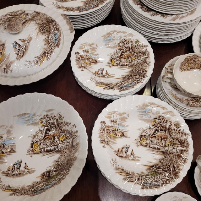 Dinnerware Set from Johnson Bros Porcelain, 1940s, Set of 81 For Sale - Image 10 of 18