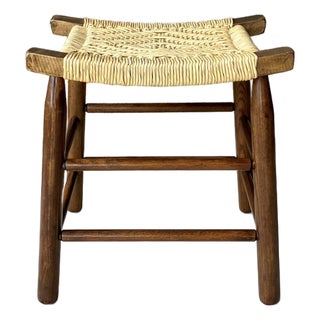 Mid 20th-Century Refined Rustic Maple Wood Mortise & Tenon Fiber Rush Saddle Seat Bench / Stool For Sale