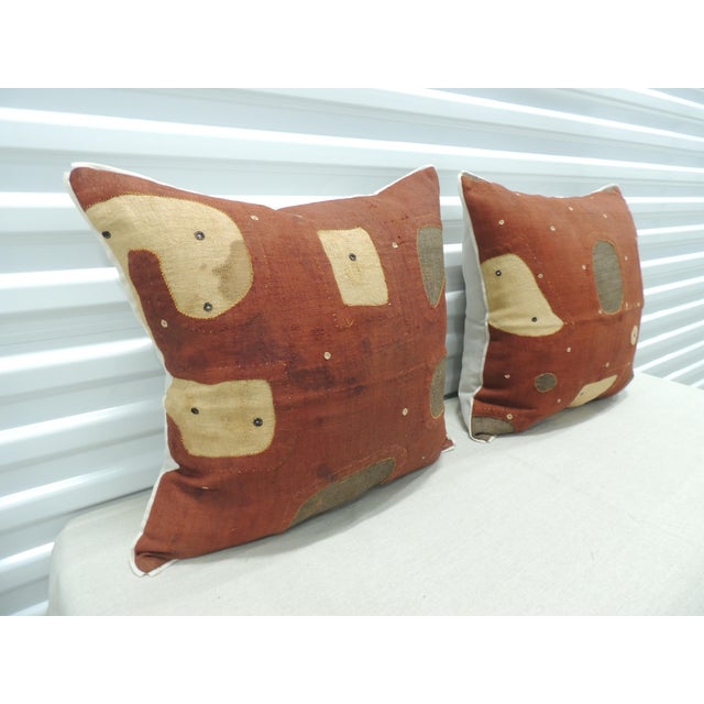 1940s Applique African Raffia, Patchwork and Applique Brown Decorative Pillows - Set of 2 For Sale - Image 5 of 5