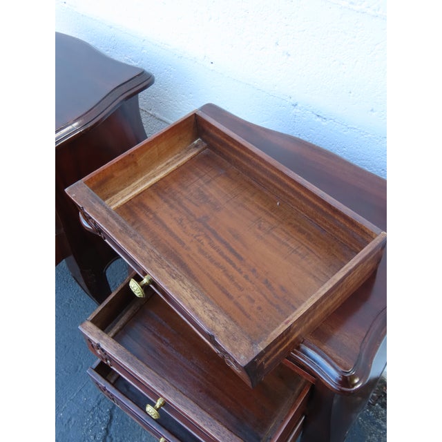 French Bombay Serpentine Nightstands Bedside Tables a Pair 6653 For Sale - Image 17 of 18
