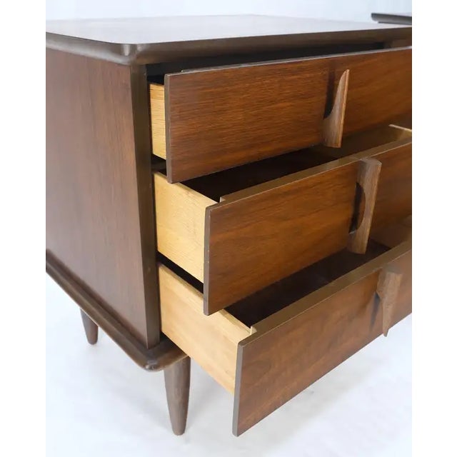 Mid Century United Walnut Nightstands- Pair For Sale - Image 4 of 6