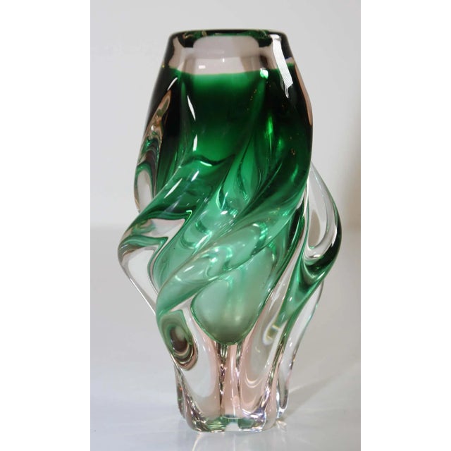 1980s Handblown Art Glass Vase in Green Twisted Organic Shape For Sale - Image 5 of 13