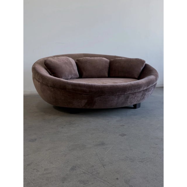 W79 D65 H33.5 SW56.25 SD39 Seat depth w/o pillow 44.5 SH17.5 This sculptural icon captures a playful space age aesthetic....