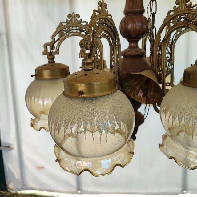 Descrizione Articolo: lampadario in vetro legno e metallo a 6 Altezza: 110 Larghezza: 55...