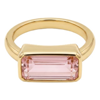 18k Yellow Gold 3.3 Caret Tourmaline Signet Ring, Size 6.5 For Sale
