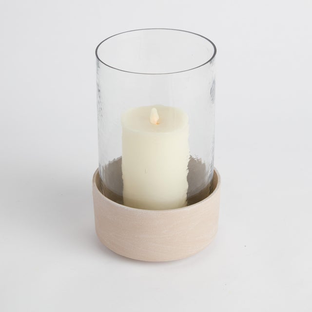 The sandstone quality in the warm finish of our Pietra Cylinder Hurricane is remarkable. In keeping with the soughtafter...