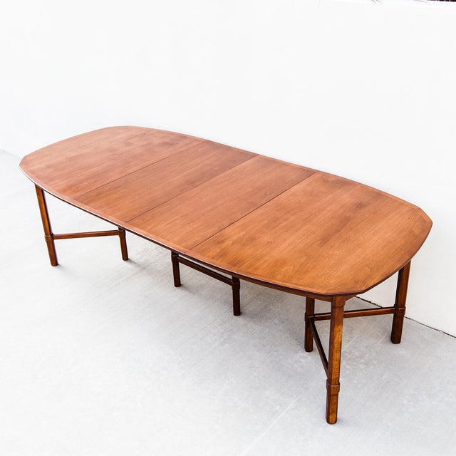 Expertly restored vintage extension dining table by Henredon from the Circa 70s collection. With the three included...