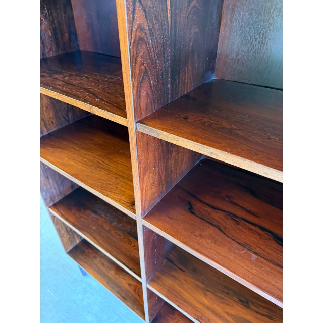 1960s Vintage Danish Mid Century Modern Rosewood Bookcase / Open Shelving Display Cabinet For Sale - Image 5 of 8