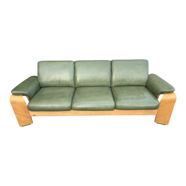 This exceptional Ekornes sofa showcases the brand’s signature Scandinavian craftsmanship paired with timeless mid-century...