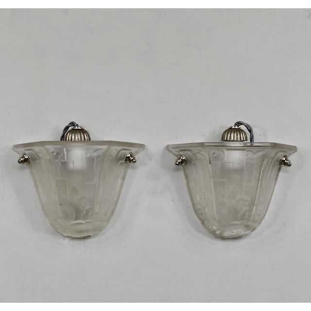 1930s Hettier Vincent & Hanots French Art Deco Floral Frosted Glass Wall Sconces 1930s - Set of 4 For Sale - Image 5 of 13