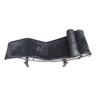 LC4 Chaise Lounge in Black Pony Skin by Le Corbusier for Cassina, 1970s For Sale