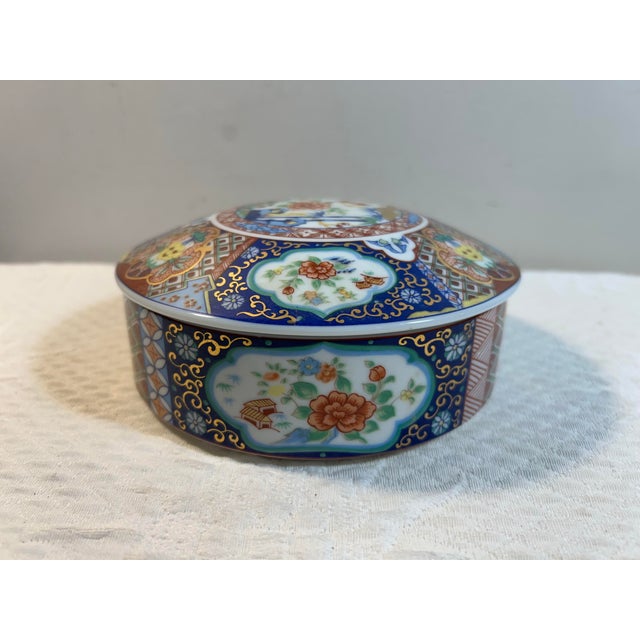Vintage Chinese Rose Medallion Round Porcelain Trinket Box
