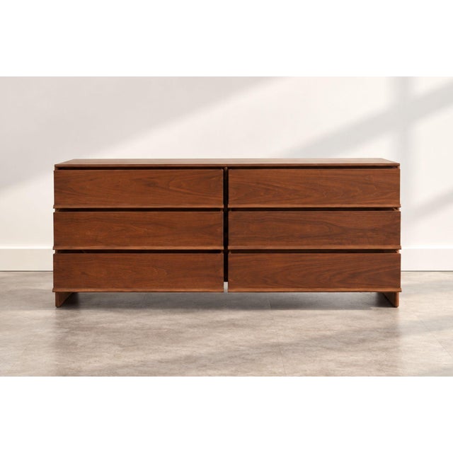 t.h. Robsjohn-Gibbings Thin-Line Walnut Dresser, C. 1950s For Sale In New York - Image 6 of 11
