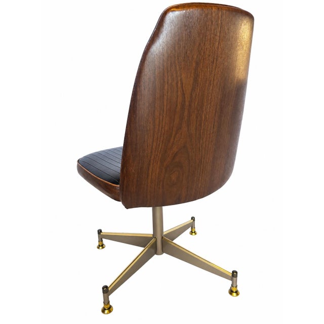 Vintage B. Brody Seating Co. Mid-Century Modern Swivel Chair – Black Ribbed Vinyl & Woodgrain Pattern For Sale - Image 4 of 8