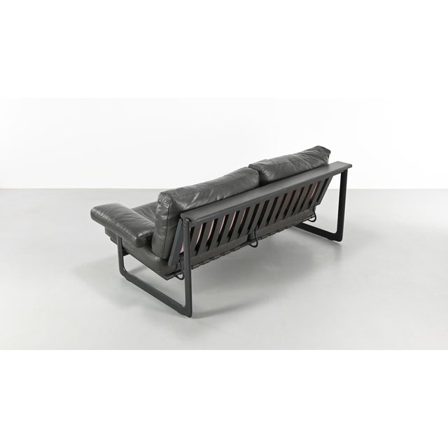 Designed by the renowned trio Jonathan De Pas, Donato D’Urbino and Paolo Lomazzi, the Grand’Italia sofa was manufactured...