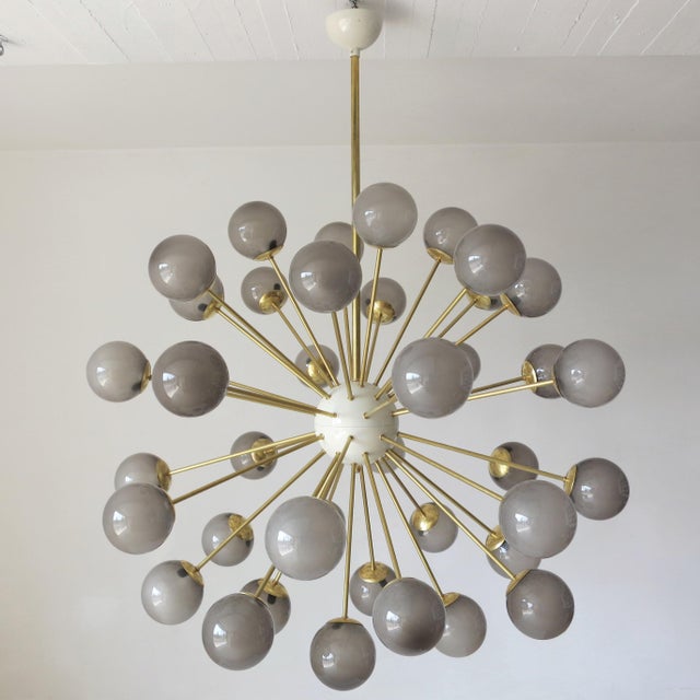 Italian sputnik chandelier with 40 glossy gray Murano glass globes mounted on brass frame in lacquered polished brass...