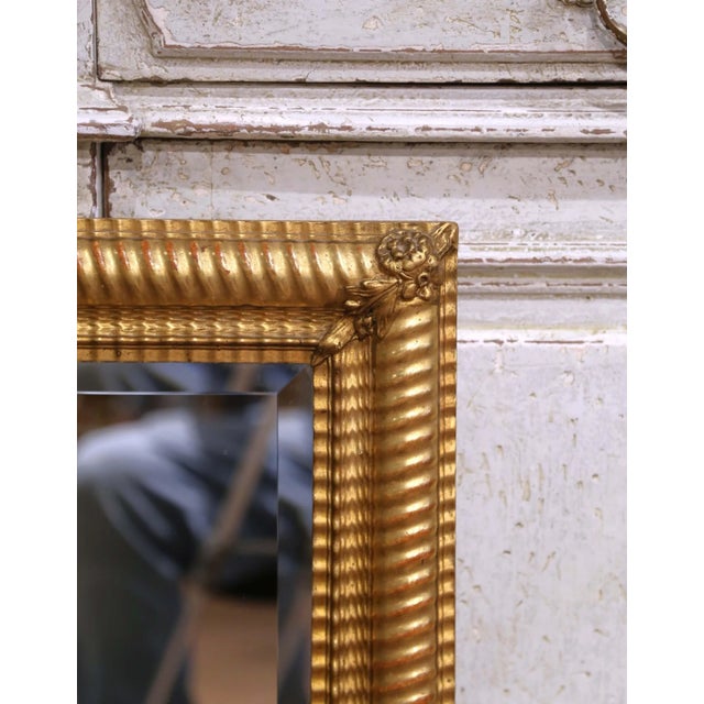 French Early 20th Century French Louis Philippe Giltwood Wall Mirror With Beveled Glass For Sale - Image 3 of 7