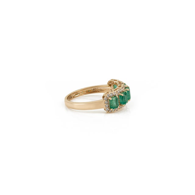Metal 1.31 Carat Emerald & Diamond Statement Band Ring in 14k Yellow Gold Size 4 For Sale - Image 7 of 16