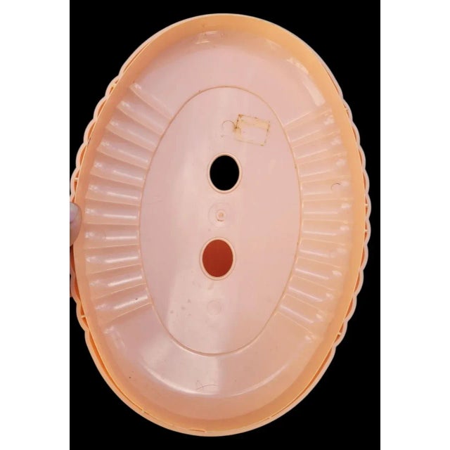 Dorothy Draper Vintage Hollywood Regency Pale Peach Hard Plastic Fluted Hollywood Regency Clothing Hamper For Sale - Image 4 of 7