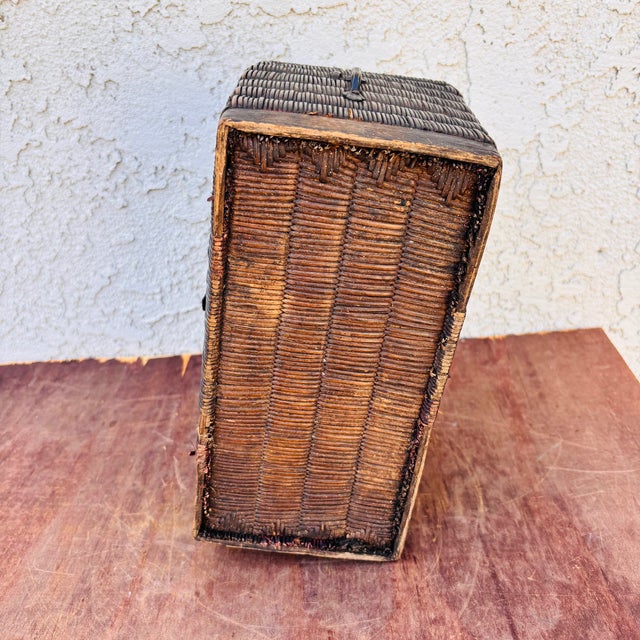 Early 1900s Rustic Rattan Box With Lid For Sale In Los Angeles - Image 6 of 13