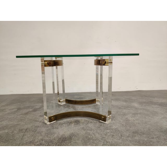 Hollywood Regency Brass and Acrylic Glass Coffee Table, 1970s For Sale - Image 3 of 10