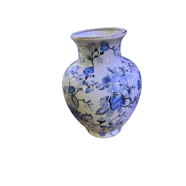 Vintage Chinese Blue and White Floral Vase For Sale In Chicago - Image 6 of 6