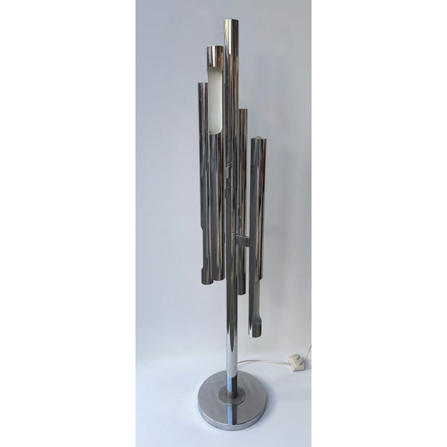 Mid-Century Modern Space Age sculptural organ floor lamp by the designer Gaetano Sciolari. Metal chrome, inside tube white...