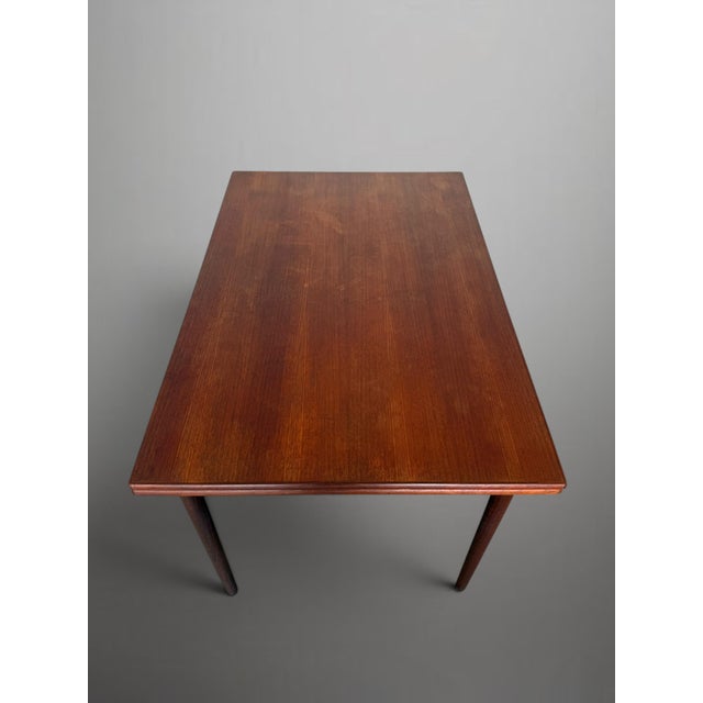 Compact at 120 cm for everyday dining, the table extends to 210 cm when additional seating is needed. Its warm teak grain,...