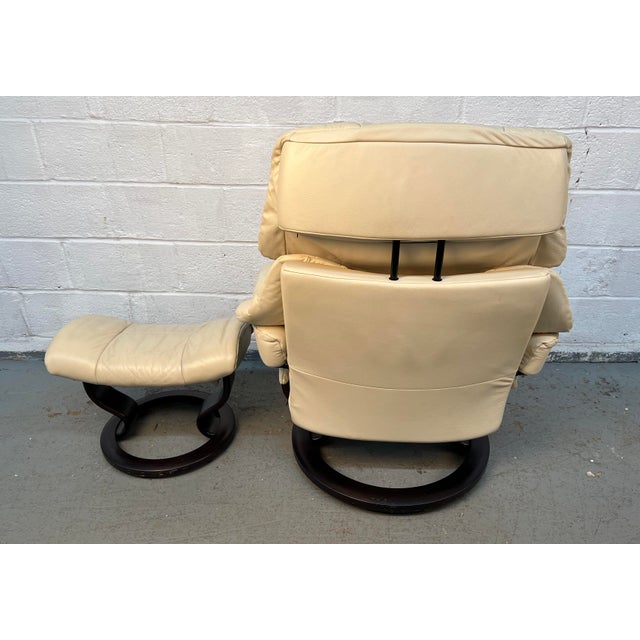 Animal Skin Late 20th Century Pair of j.e Ekornes "Stressless" Leather Recliners W/ Matching Ottomans For Sale - Image 7 of 13