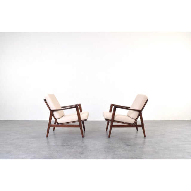 The Stefan armchair, type 300-139, was manufactured in the 1960s by the Swarzędz Furniture Factory in Poland and was a...